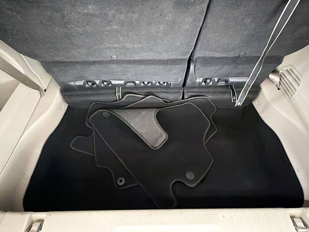 Used 2023 Chrysler Voyager LX image 24