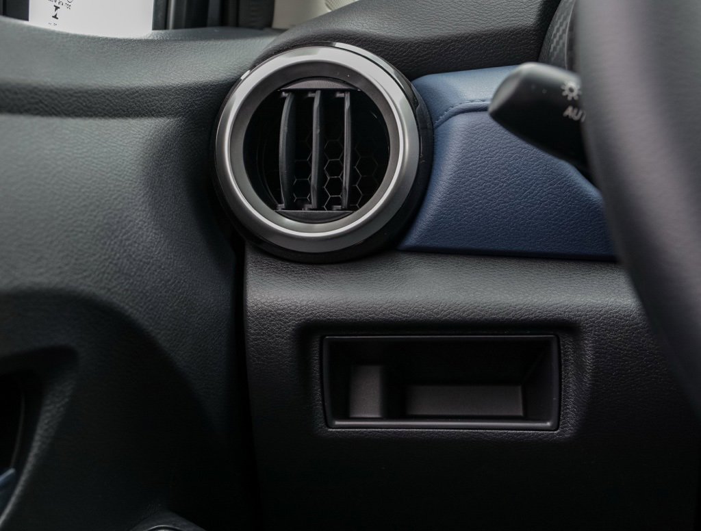 New 2025 Nissan Versa SV image 32