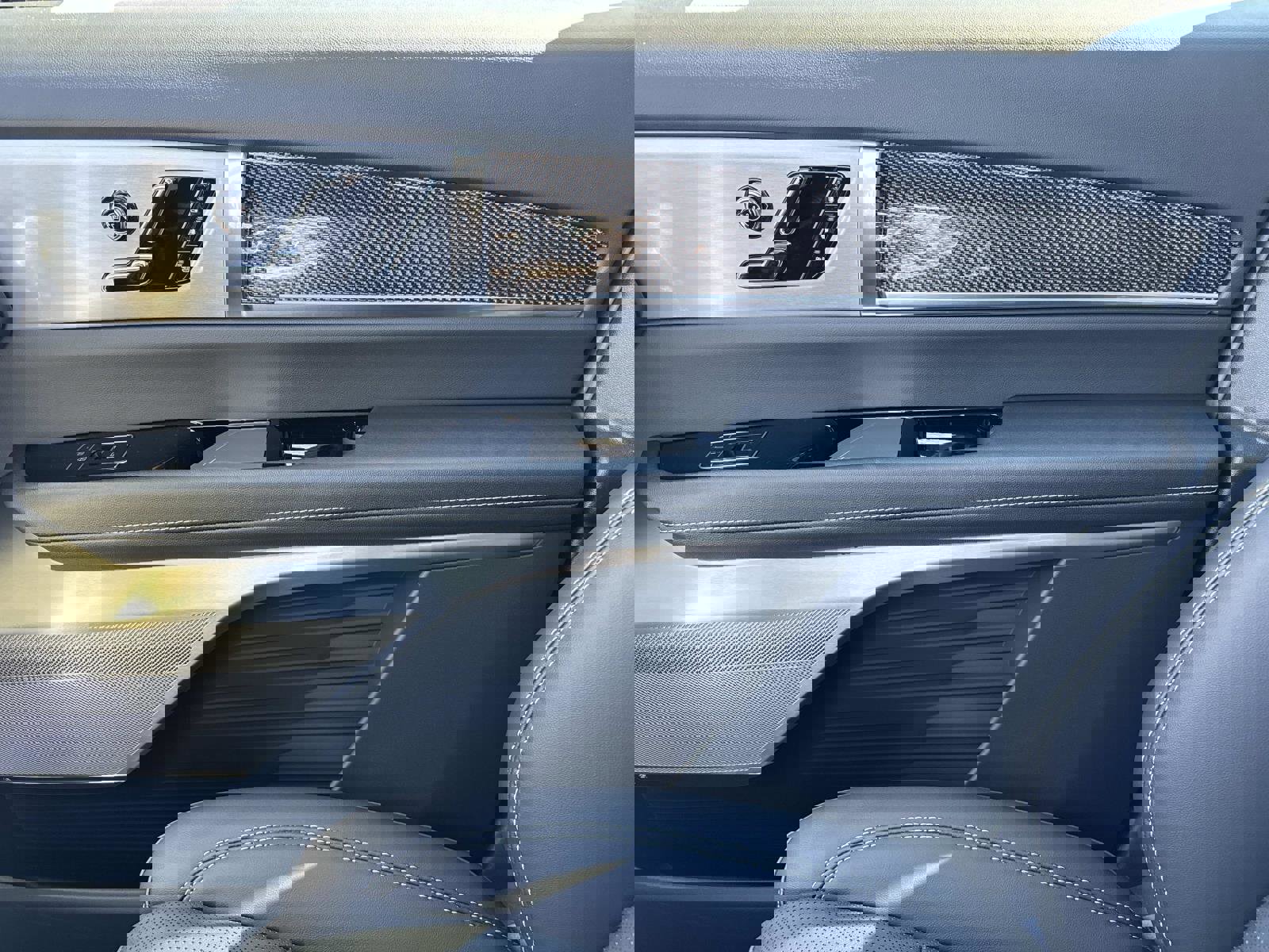 New 2026 Cadillac Vistiq Sport w/ LPO, Floor Liner Package image 22