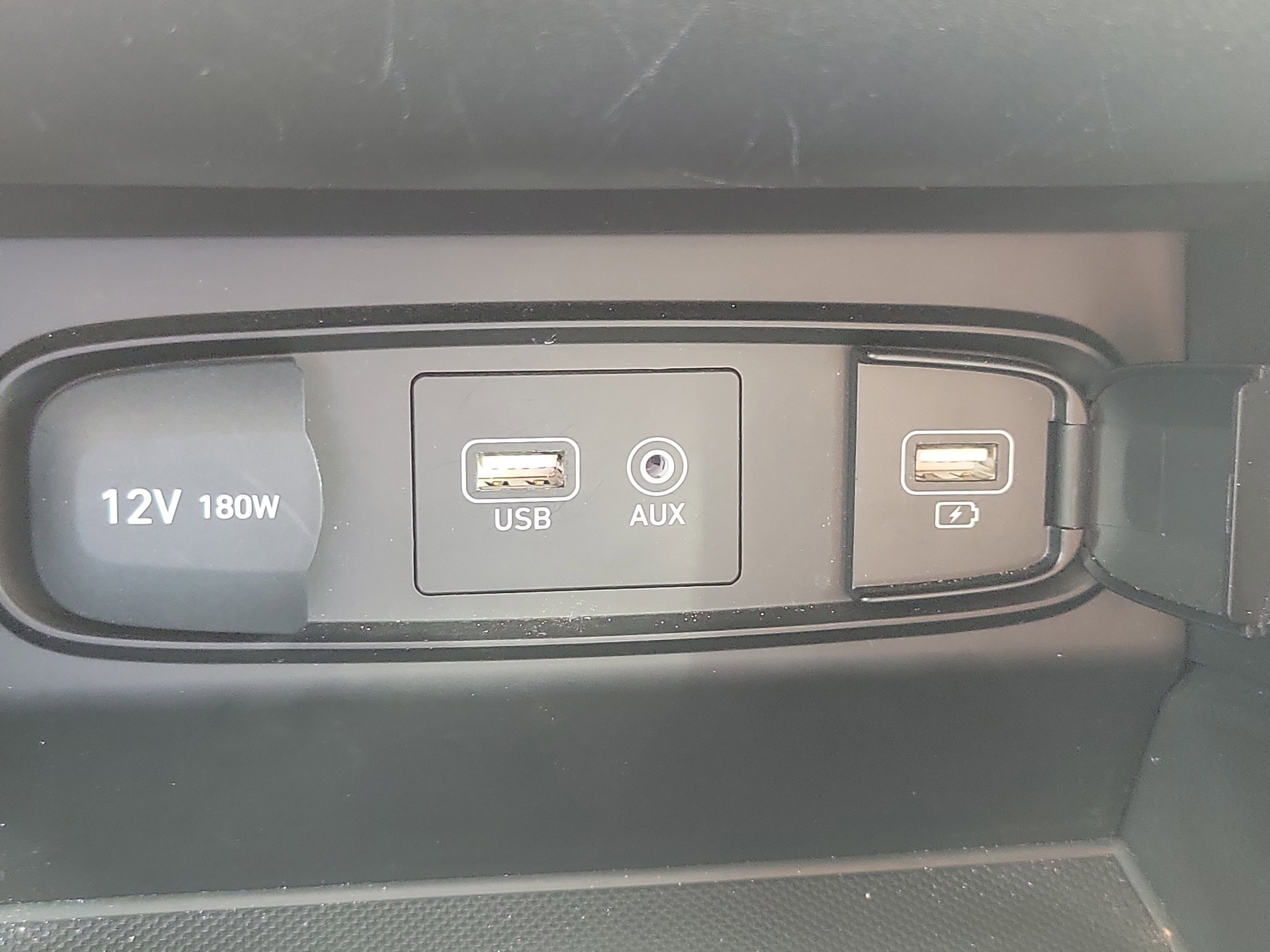 Used 2020 Hyundai Santa Fe SE image 28