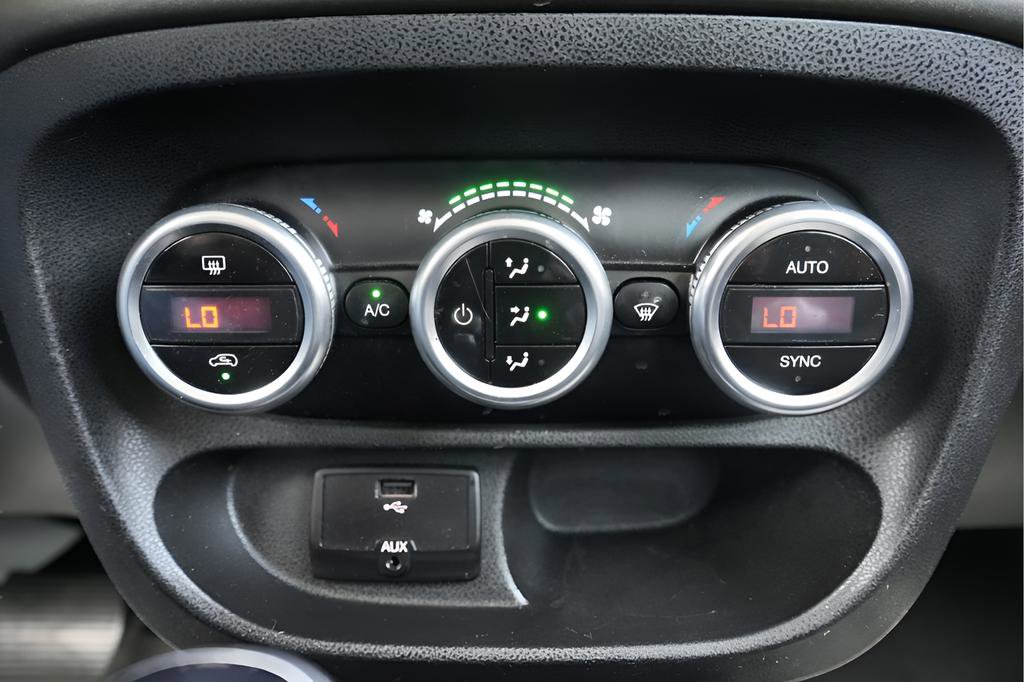 Used 2015 FIAT 500L Trekking image 30