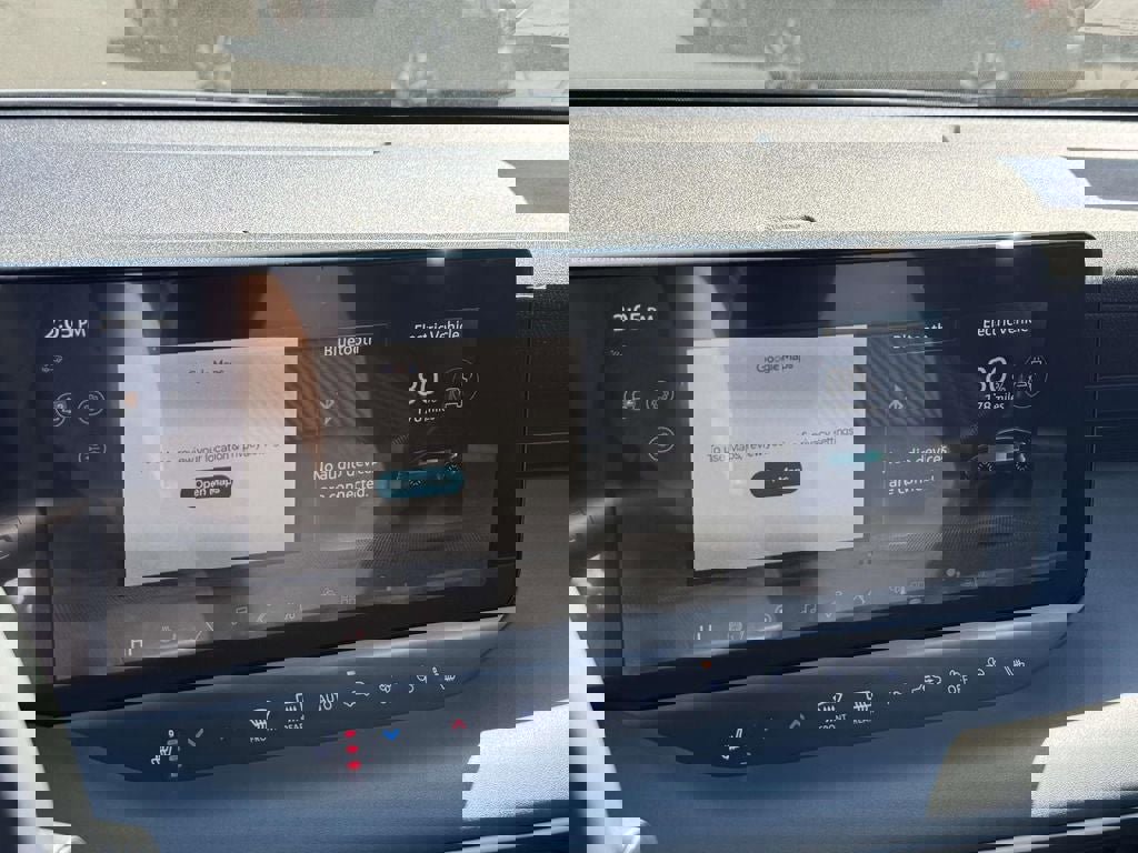 New 2026 Nissan Leaf Platinum+ w/ Floor Mat Package (Platinum+) image 16