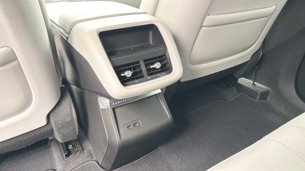 Certified 2025 Cadillac Lyriq Luxury AWD/4WD image 25