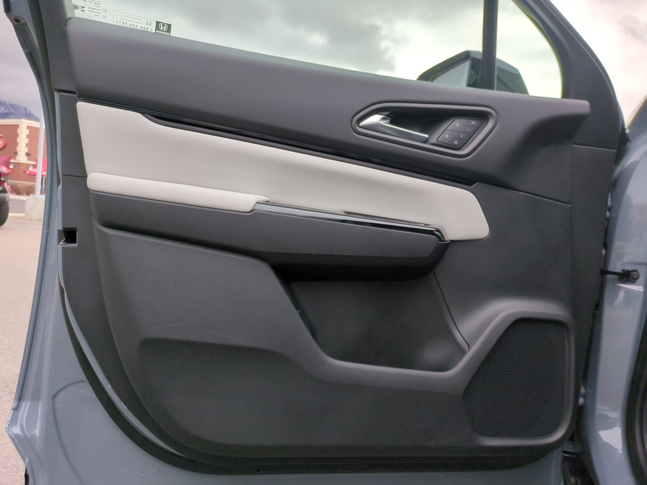 Used 2025 Honda Prologue Touring image 15