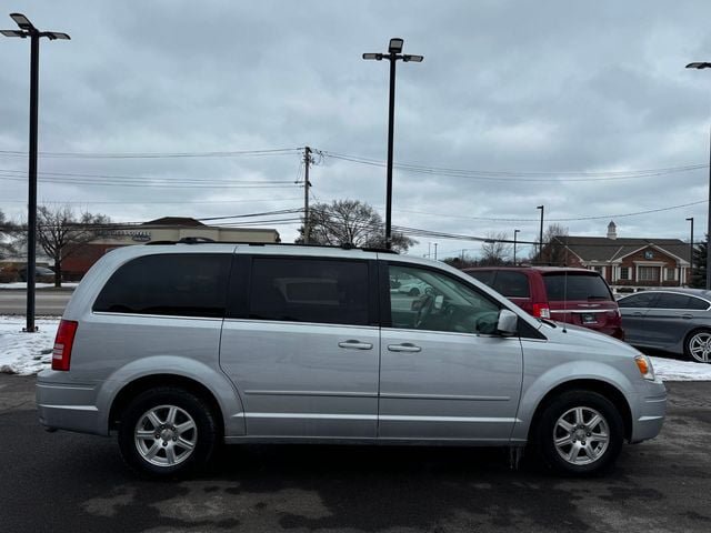 Used 2008 Chrysler Town & Country Touring w/ Flexible Seating Group FWD image 4