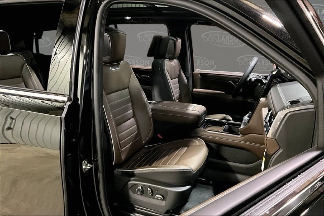 New 2026 GMC Yukon Denali Ultimate AWD/4WD image 14