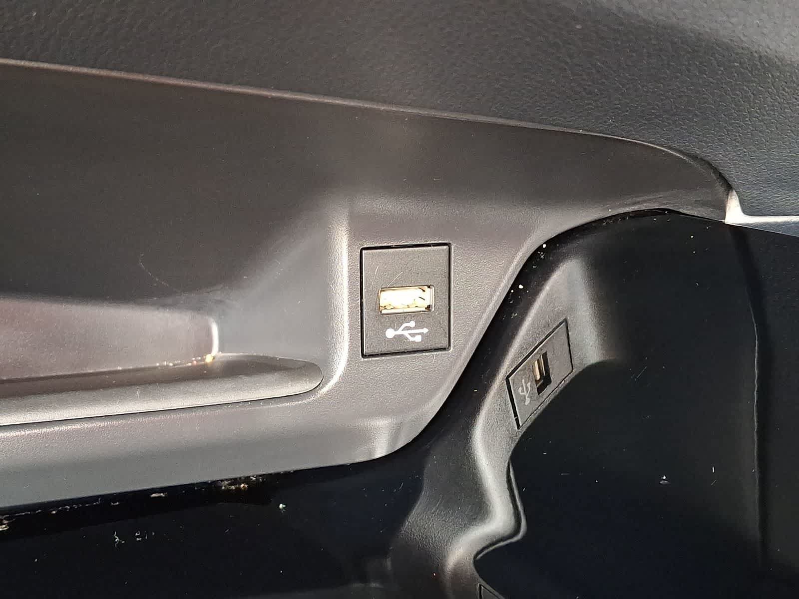 Used 2020 Toyota C-HR XLE FWD image 27