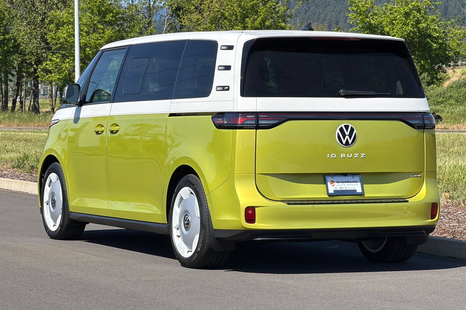 New 2025 Volkswagen ID. Buzz 1st Edition AWD/4WD image 5