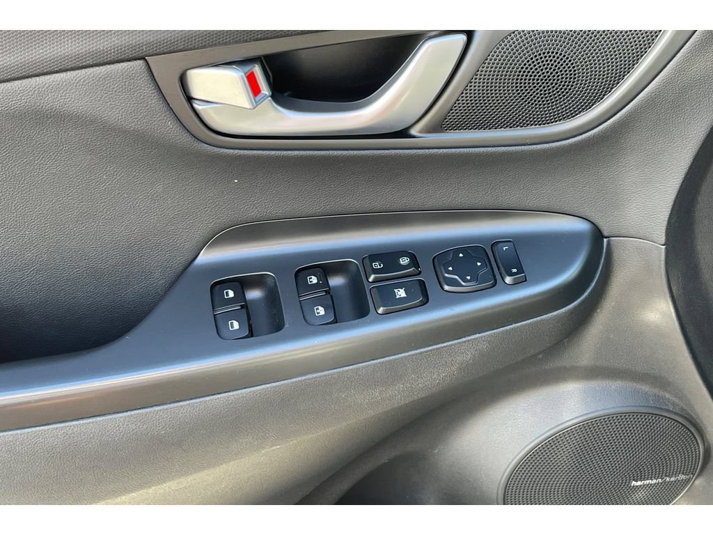 Used 2023 Hyundai Kona Limited FWD image 13