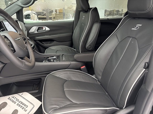 New 2026 Chrysler Pacifica Limited w/ S Appearance Package image 5