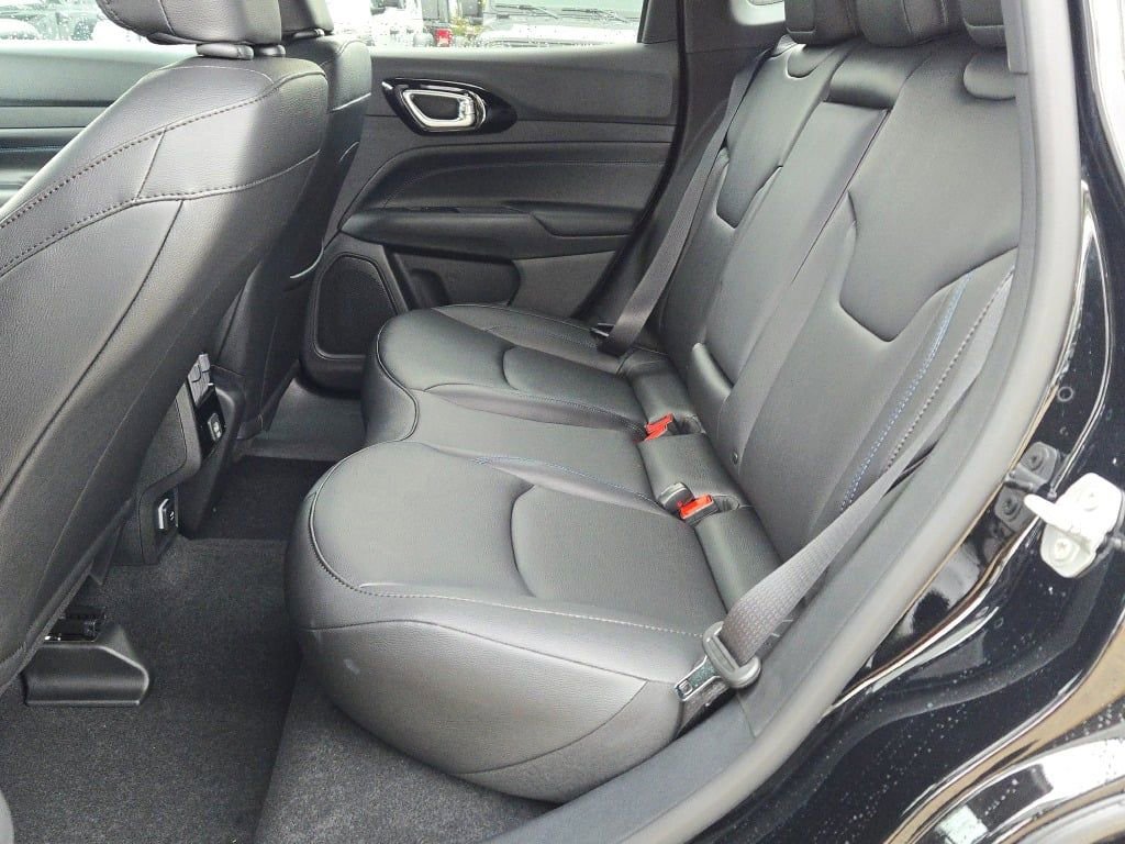 New 2026 Jeep Compass Limited w/ Limited Altitude Pack image 18