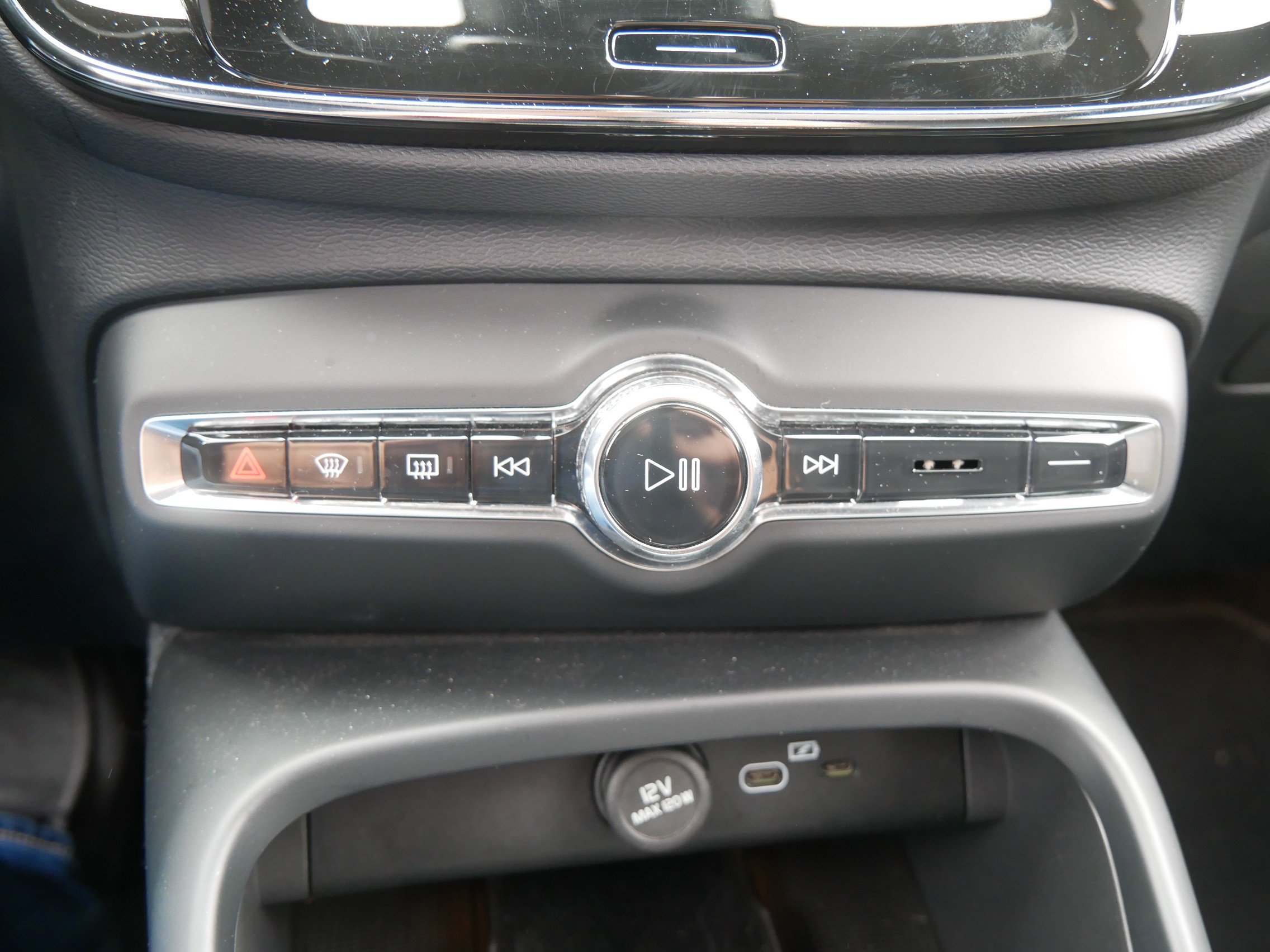 Certified 2023 Volvo C40 P8 Recharge Ultimate image 21