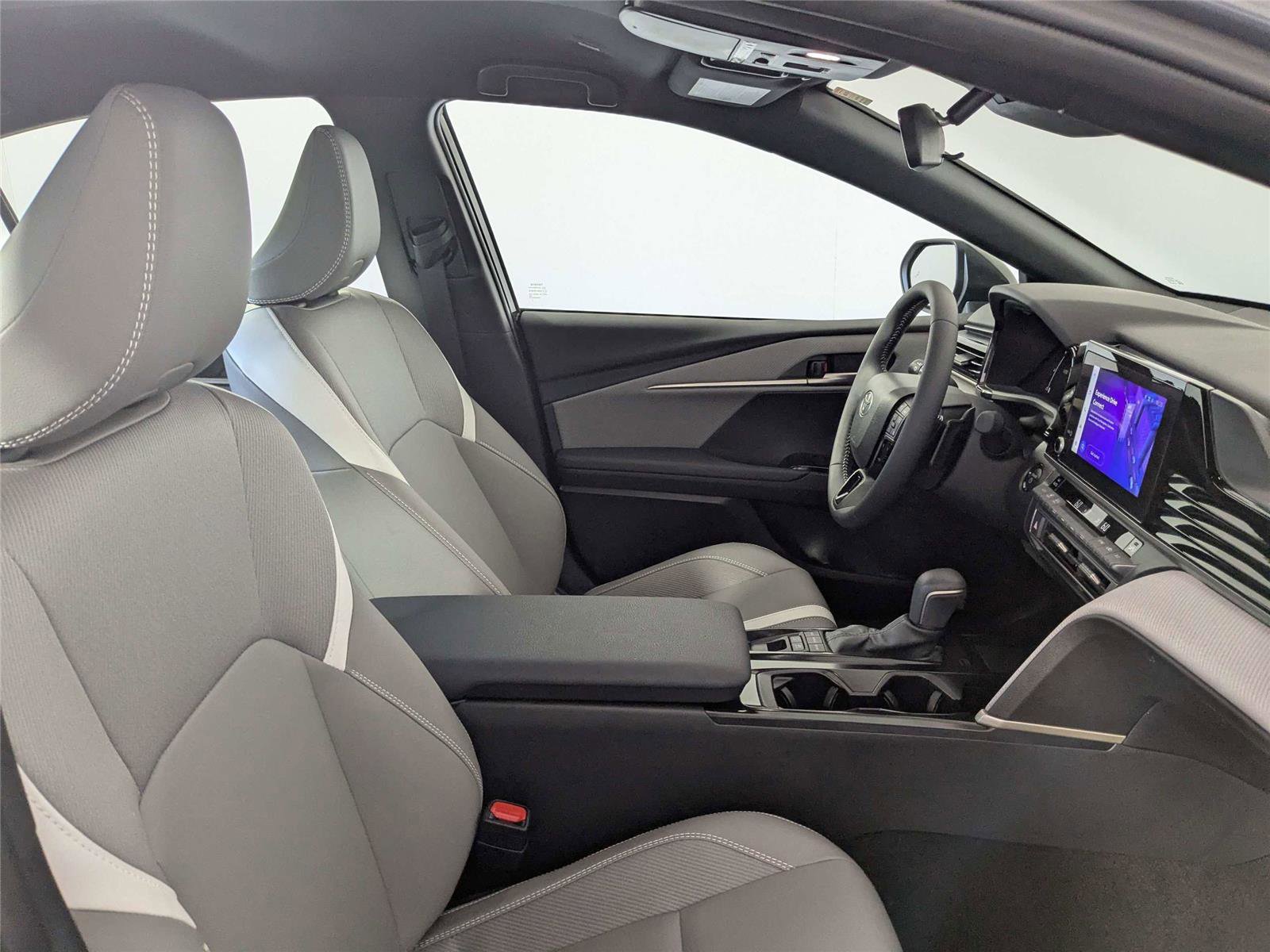 Certified 2025 Toyota Camry SE FWD image 31