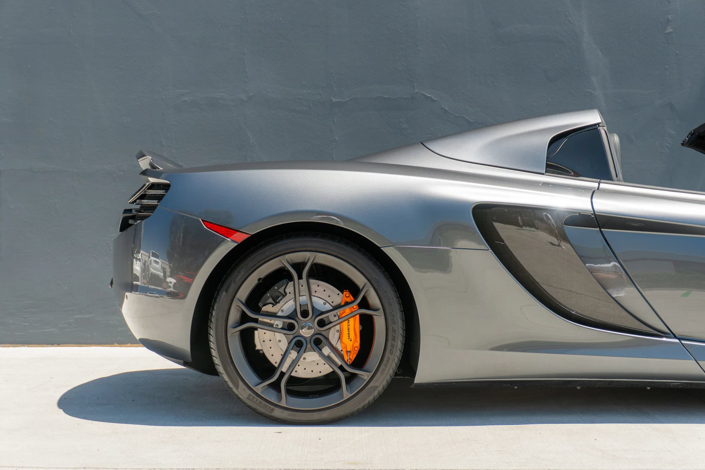 Used 2014 McLaren MP4-12C Spider RWD image 38