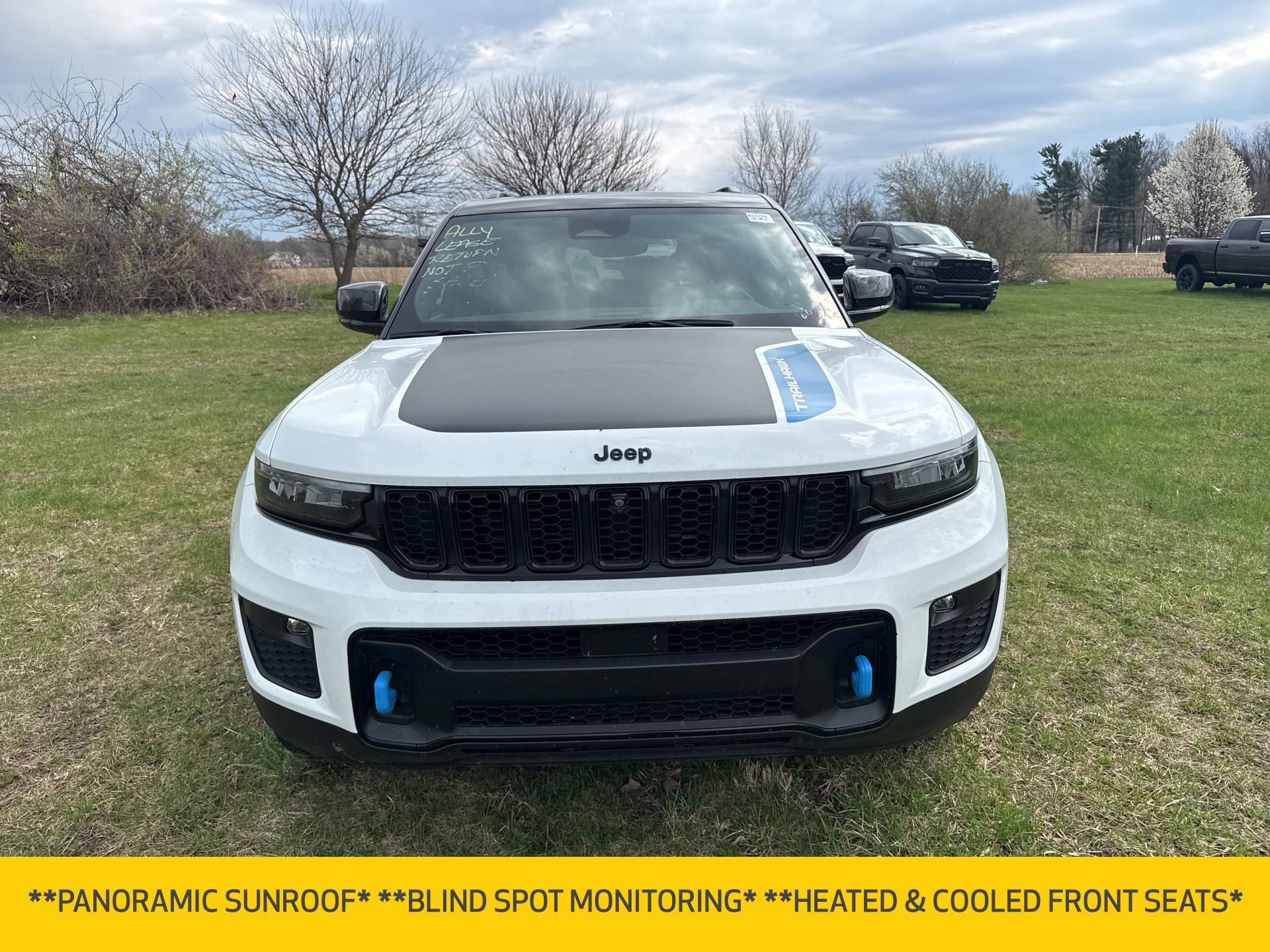 Used 2022 Jeep Grand Cherokee Trailhawk AWD/4WD image 2