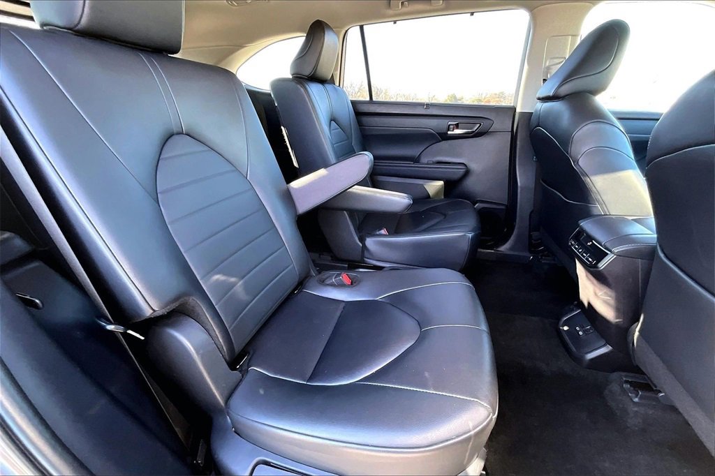 Used 2024 Toyota Highlander XLE image 23