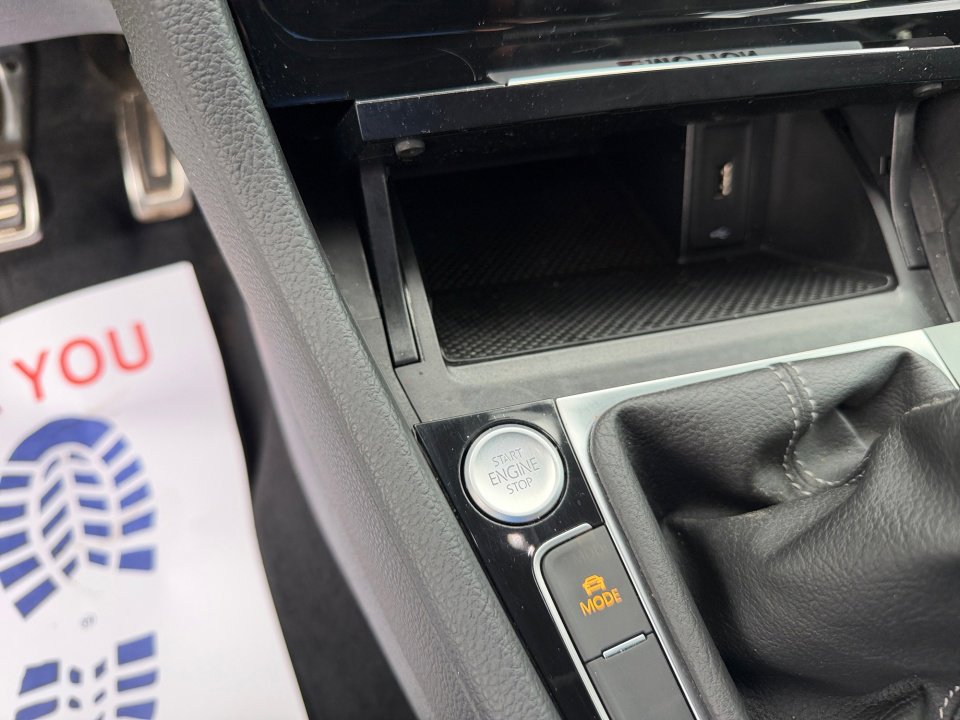 Used 2019 Volkswagen Golf R 4-Door image 24