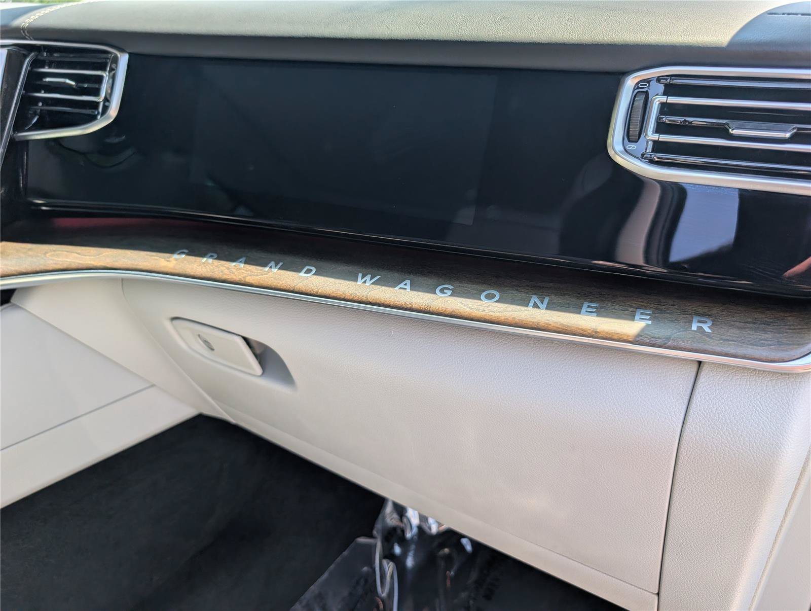 Used 2022 Jeep Grand Wagoneer Series I AWD/4WD image 12