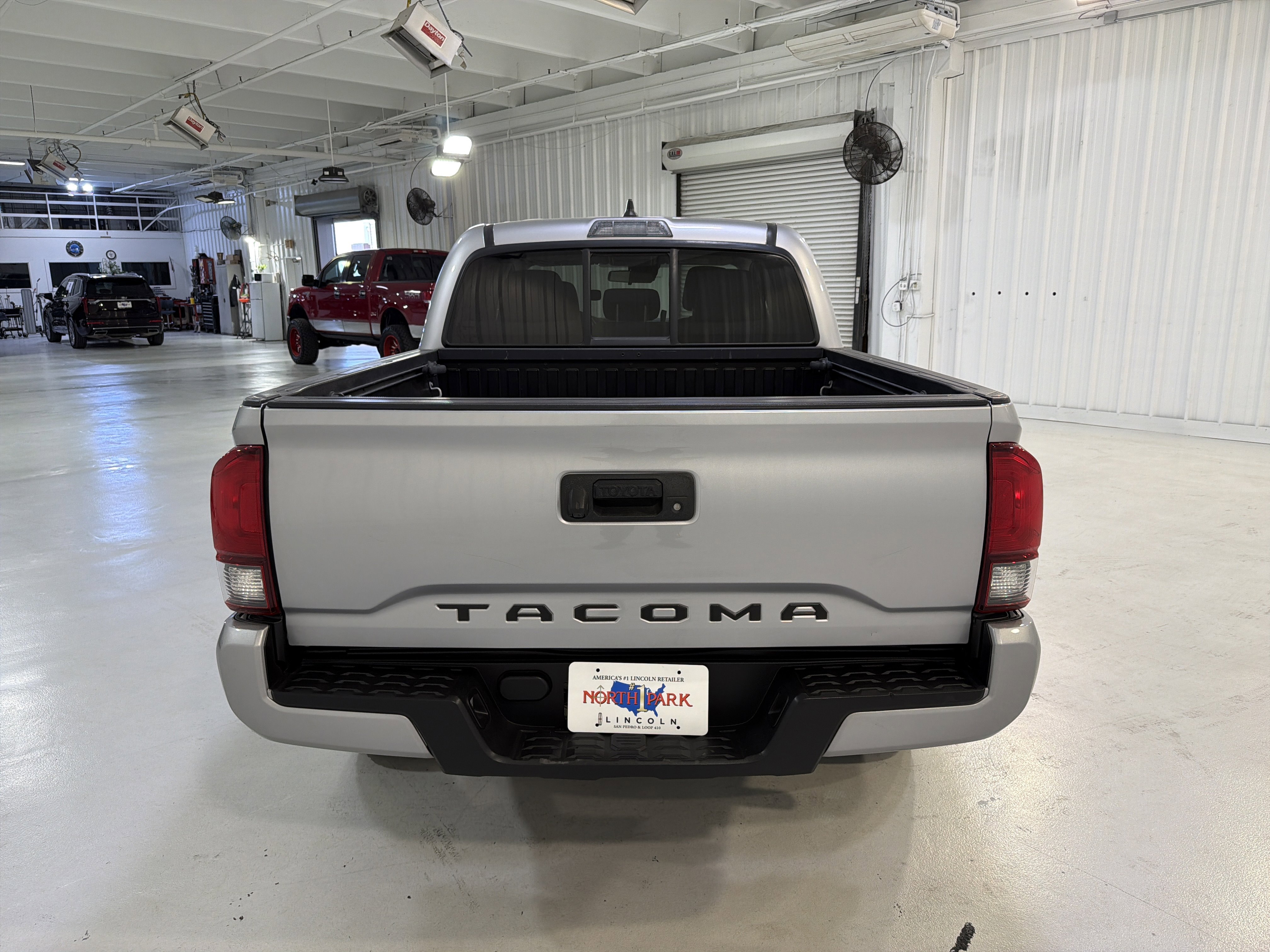 Used 2020 Toyota Tacoma SR w/ SR Convenience Package image 4