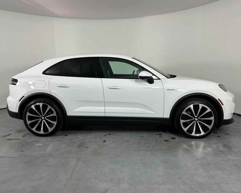 Certified 2024 Porsche Macan 4 Electric AWD/4WD image 8