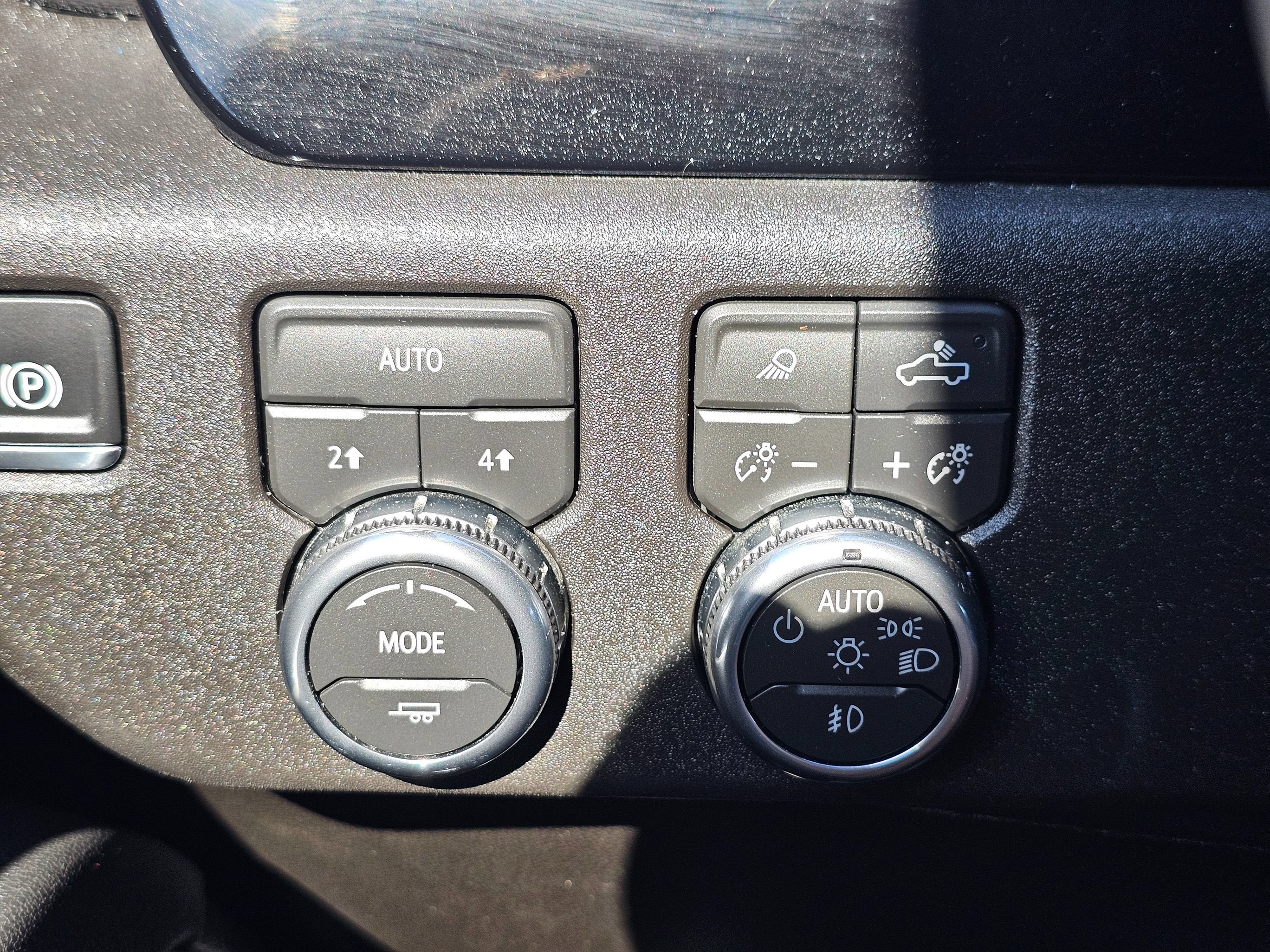 Used 2026 GMC Sierra 1500 SLT AWD/4WD image 33