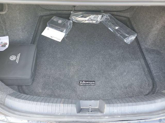 Used 2023 Volkswagen Jetta SE w/ Panoramic Sunroof Package FWD image 7