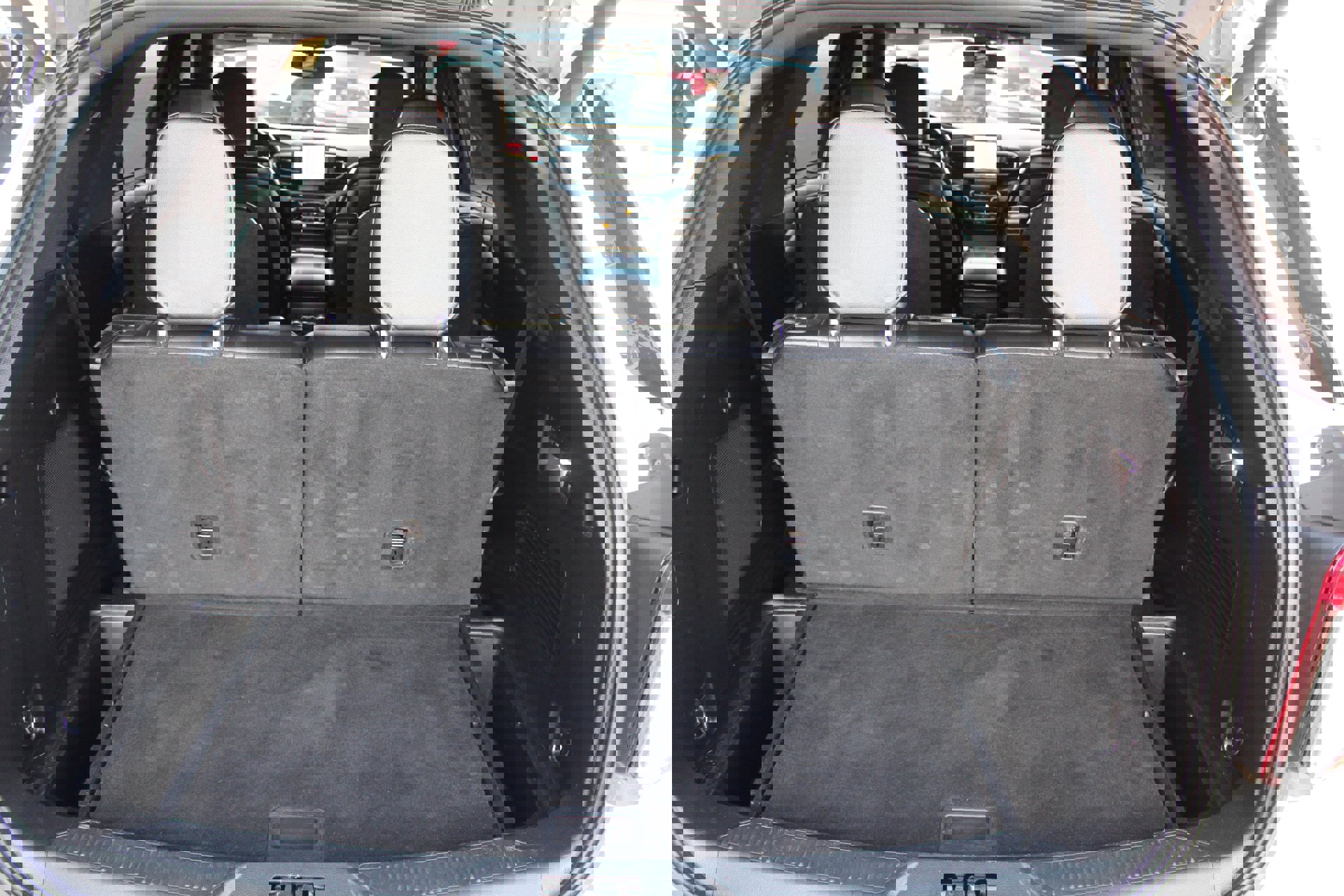 Used 2020 Ford Explorer Limited image 23