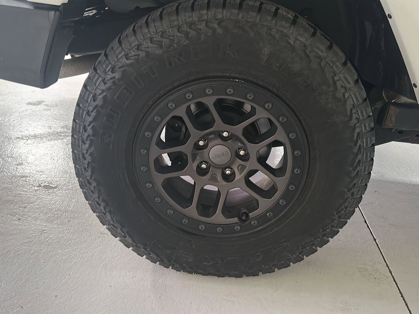 Used 2018 Jeep Wrangler Unlimited Sahara image 27