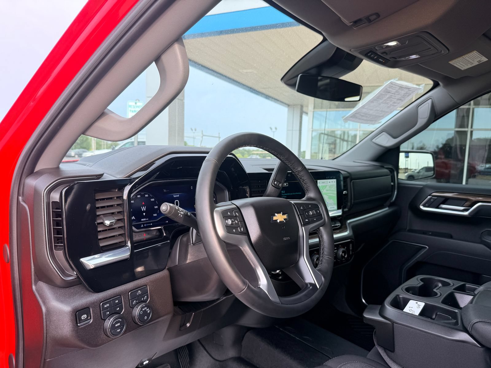 Used 2025 Chevrolet Silverado 1500 LT AWD/4WD image 10