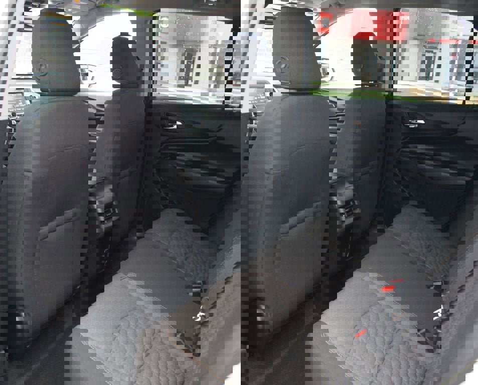 Used 2018 Chevrolet Equinox LT image 15