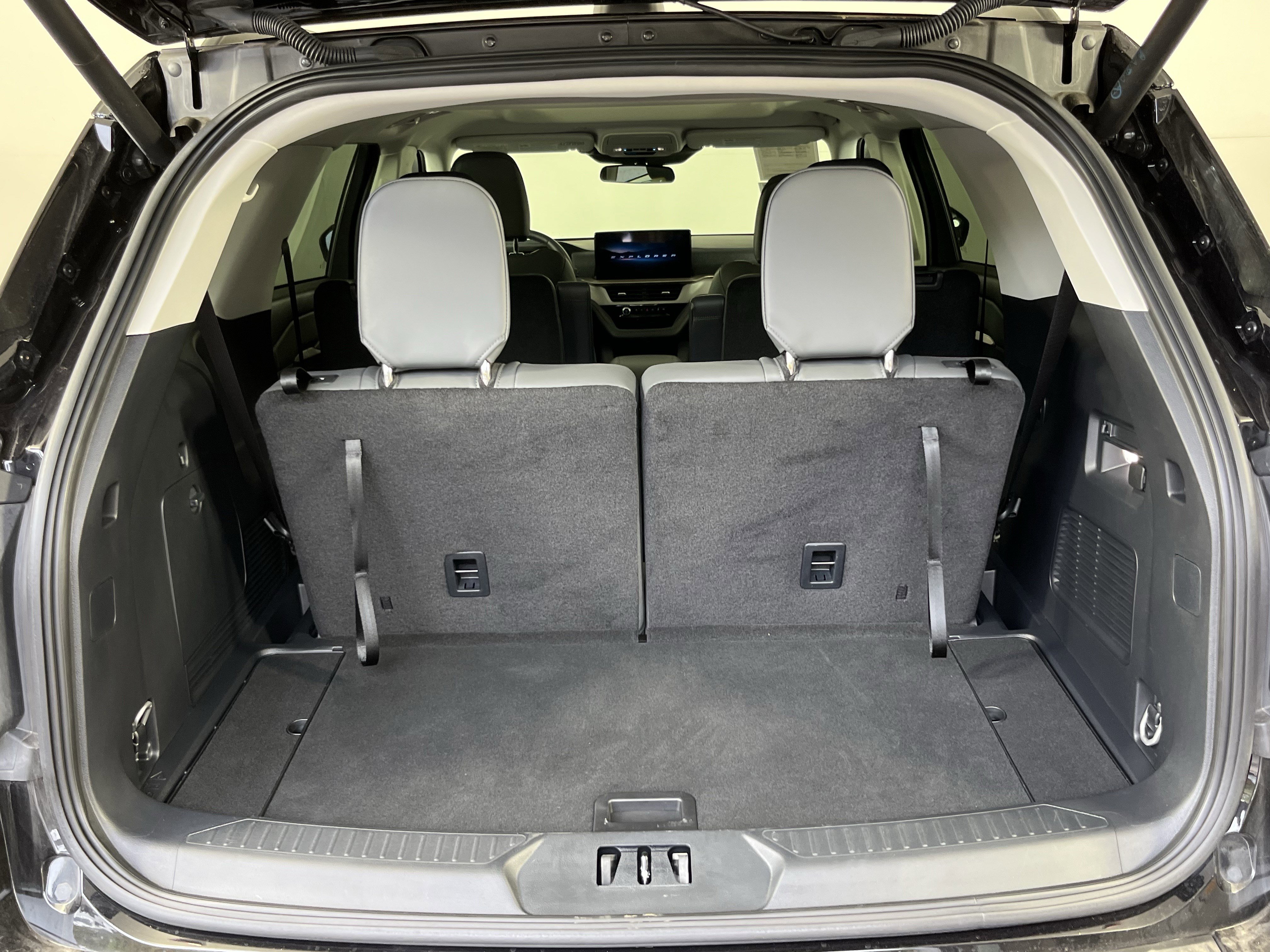 Used 2025 Ford Explorer Active w/ Active Comfort Package image 5