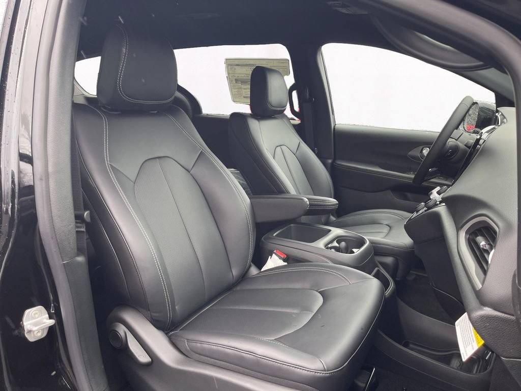 New 2026 Chrysler Voyager LX FWD image 15