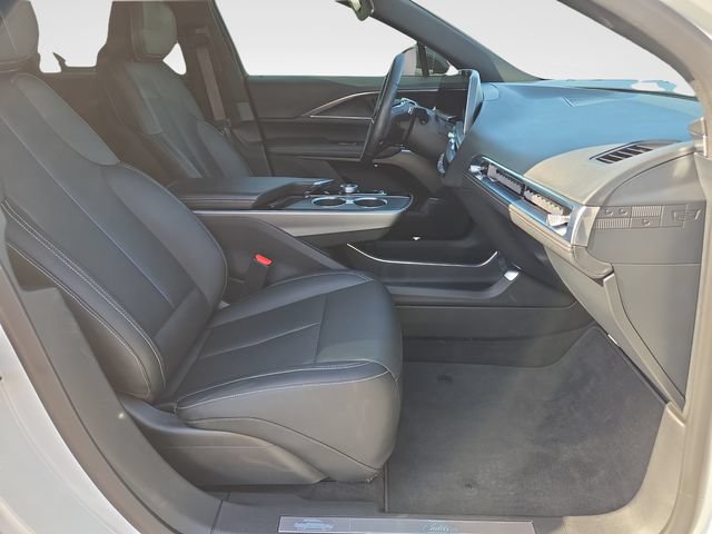 Used 2024 Cadillac Lyriq Luxury AWD/4WD image 38