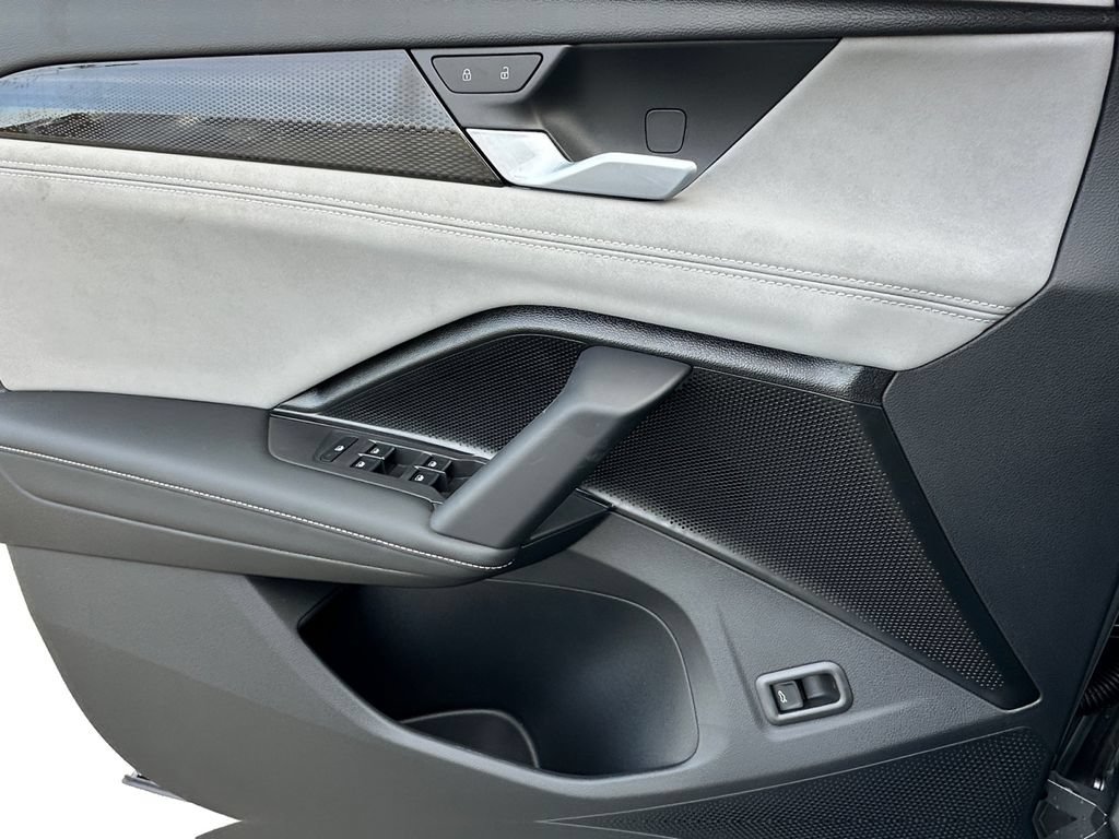 New 2026 Volkswagen Tiguan SE AWD/4WD image 11
