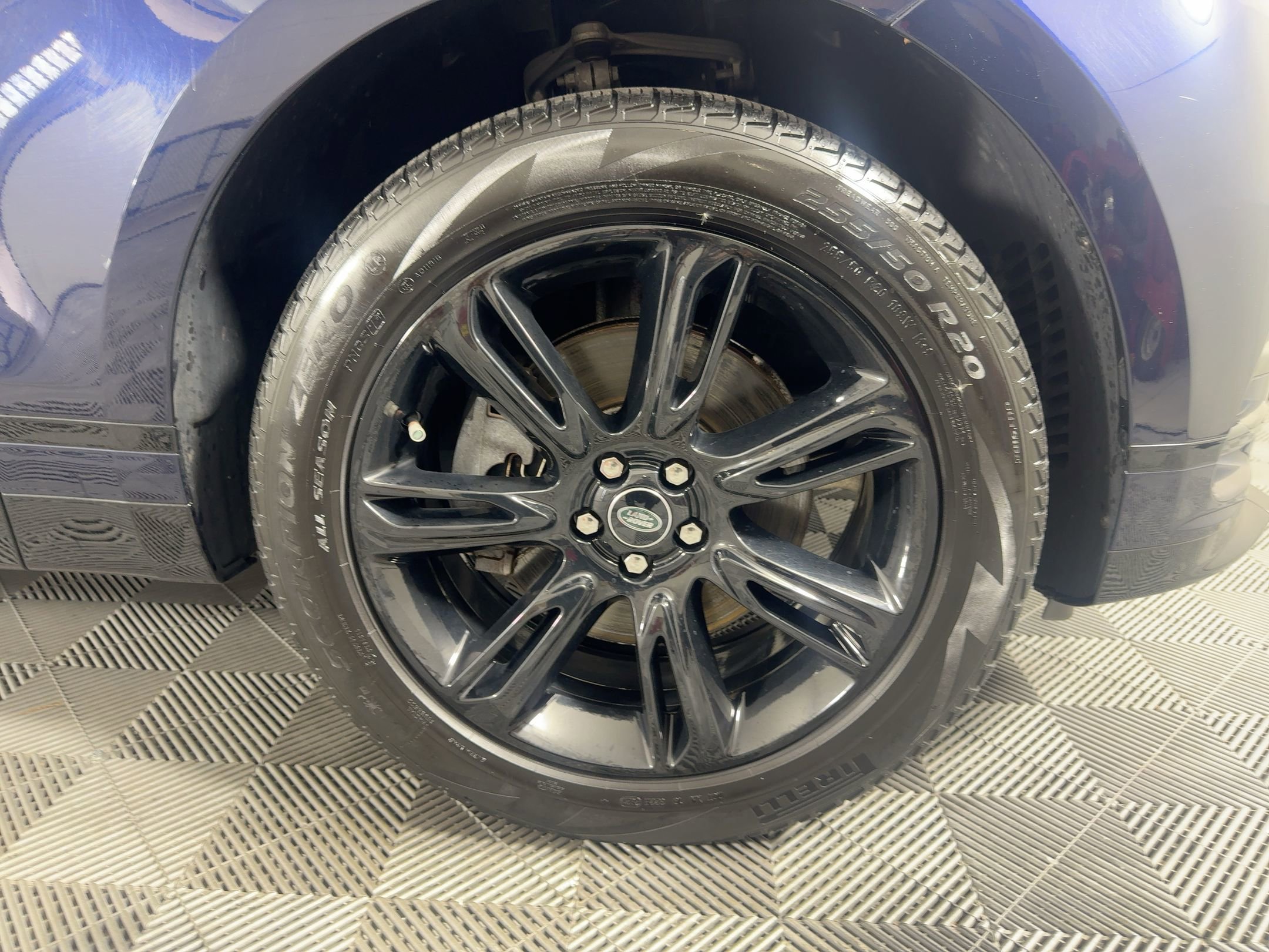 Used 2022 Land Rover Range Rover Velar R-Dynamic S image 12