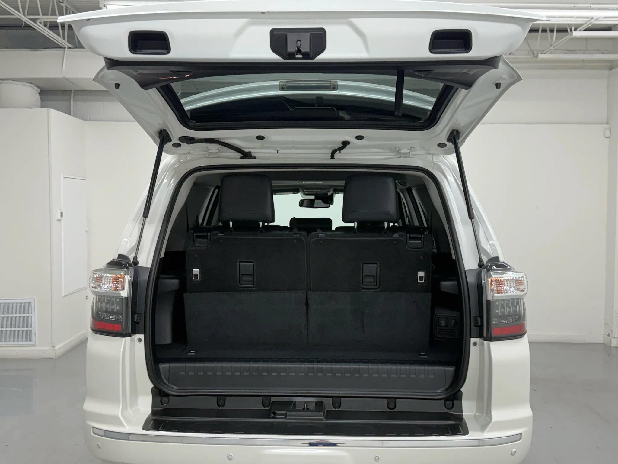 Used 2020 Toyota 4Runner Limited RWD image 89