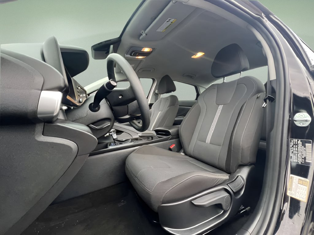 Used 2024 Hyundai Elantra SE FWD image 9