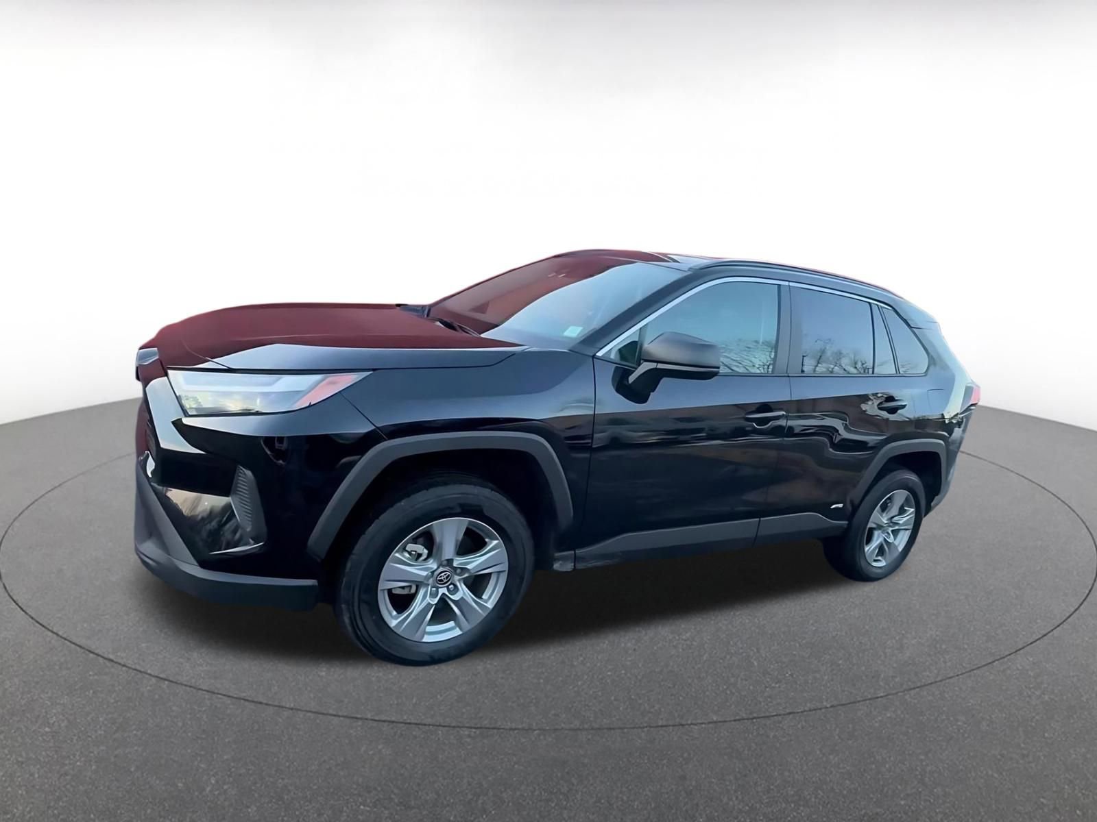 Used 2025 Toyota RAV4 LE image 8