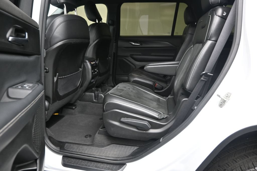 Used 2024 Jeep Grand Cherokee L Altitude AWD/4WD image 15