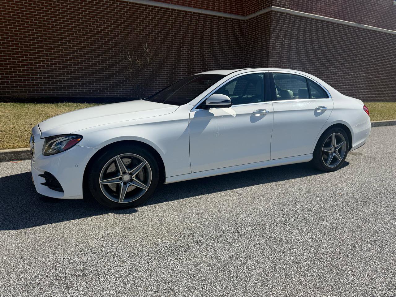 Used 2017 Mercedes-Benz E 300 4MATIC image 5