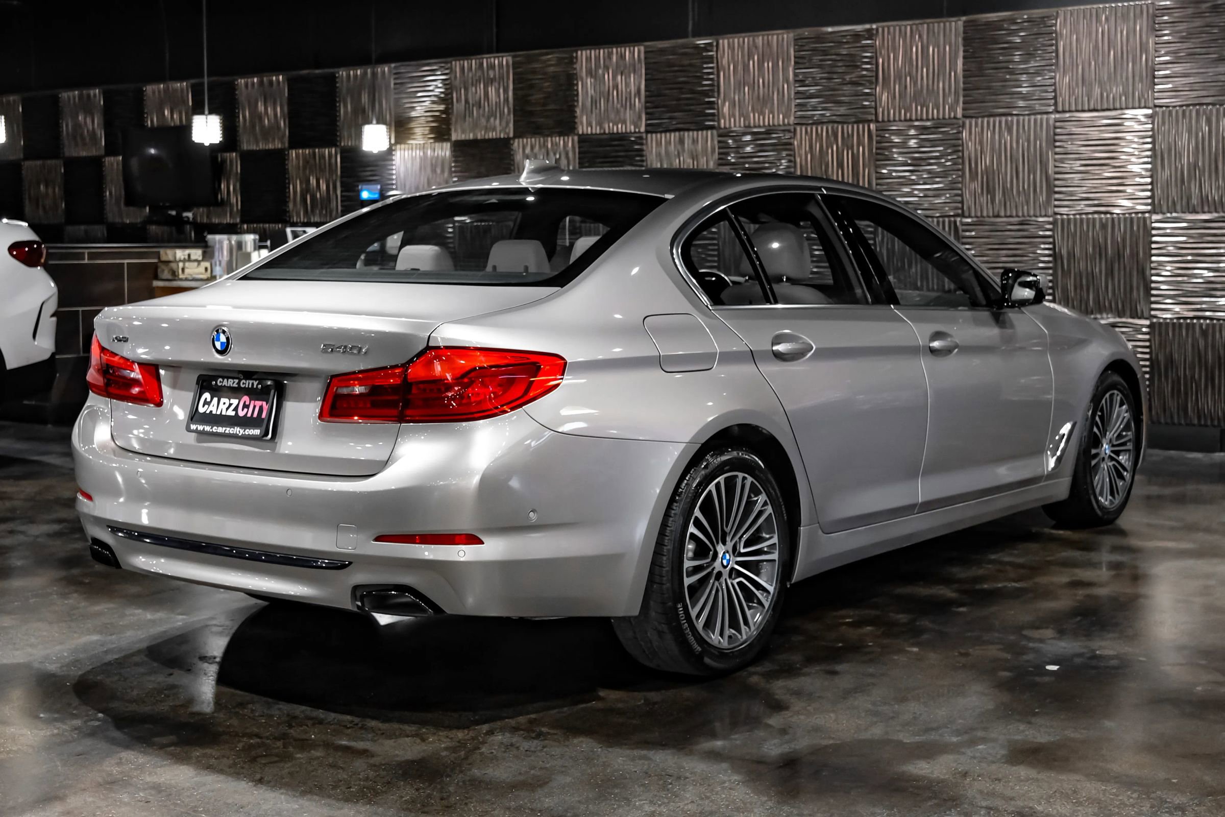 Used 2019 BMW 540i xDrive AWD/4WD image 8