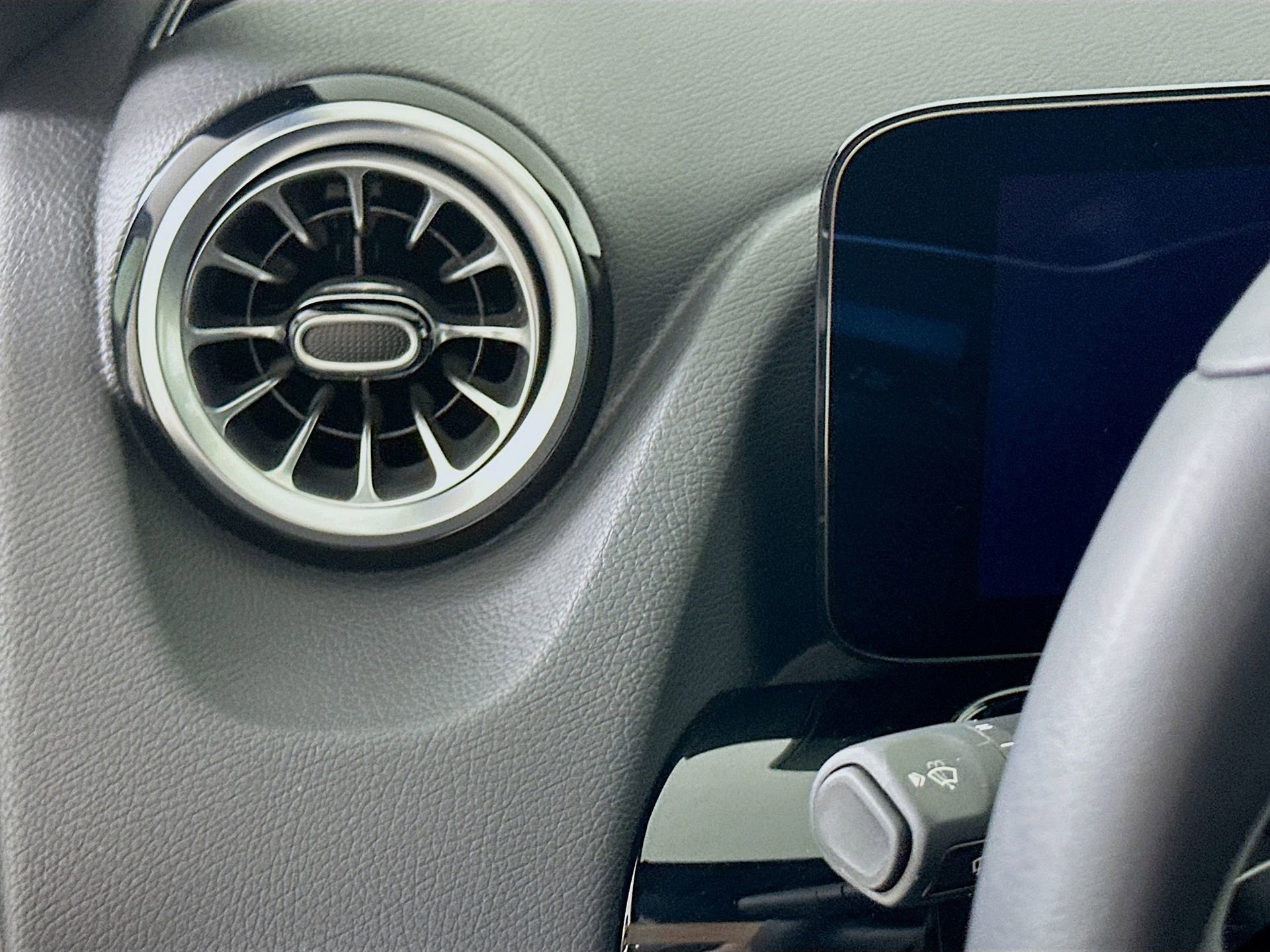 Used 2025 Mercedes-Benz GLA 250 image 11