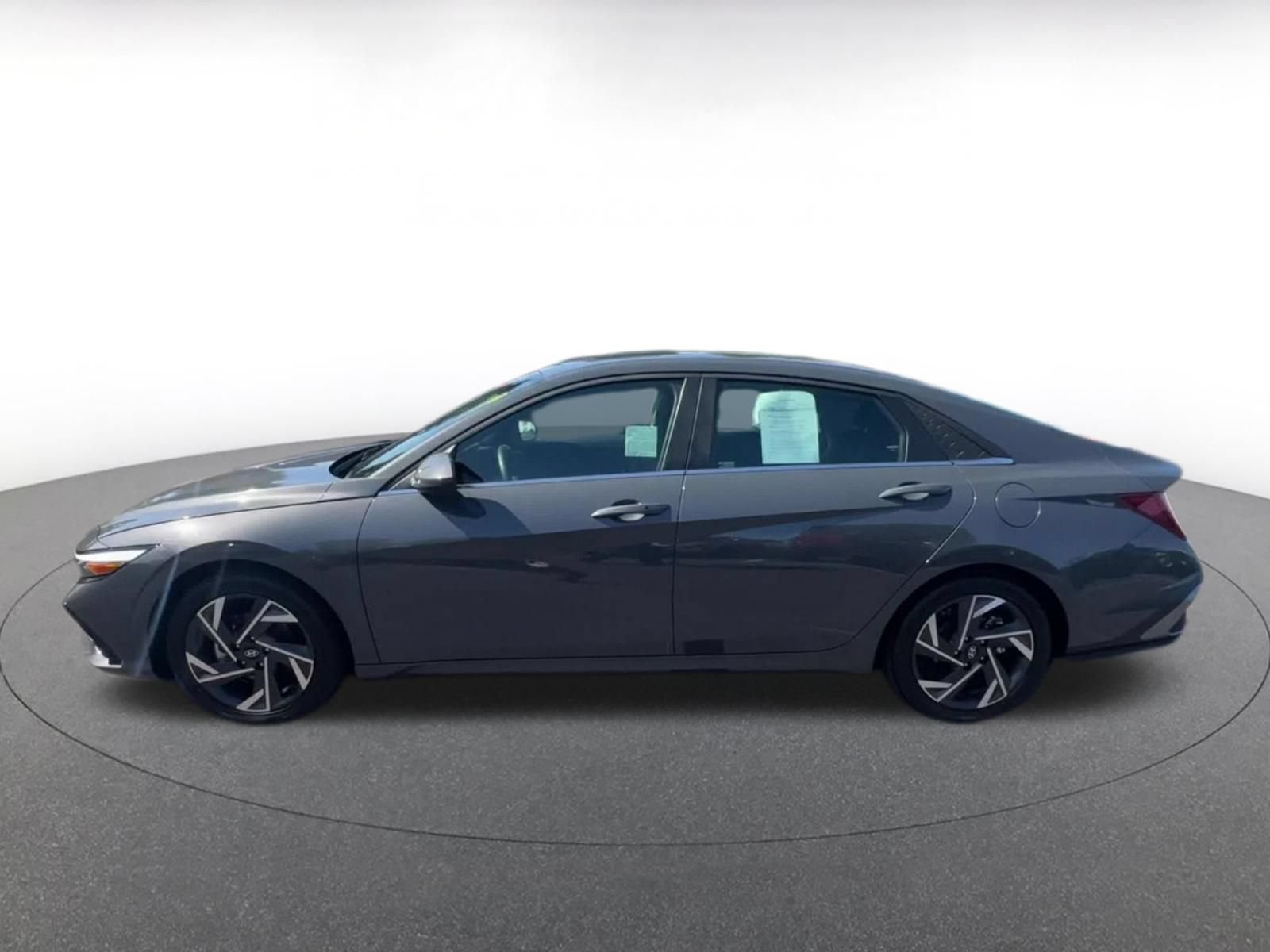 Used 2025 Hyundai Elantra SEL FWD image 9