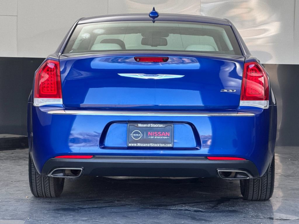 Used 2019 Chrysler 300 Touring image 4