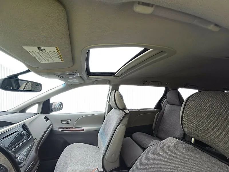 Used 2011 Toyota Sienna XLE AWD/4WD image 11