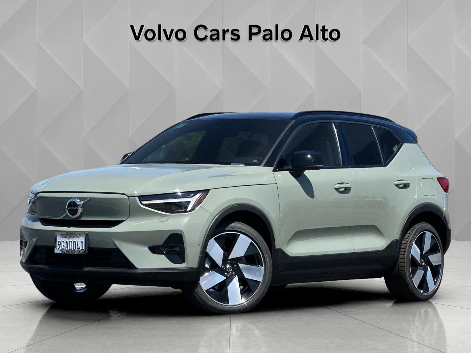 Certified 2023 Volvo XC40 Recharge Ultimate w/ Protection Package Premier AWD/4WD image 2