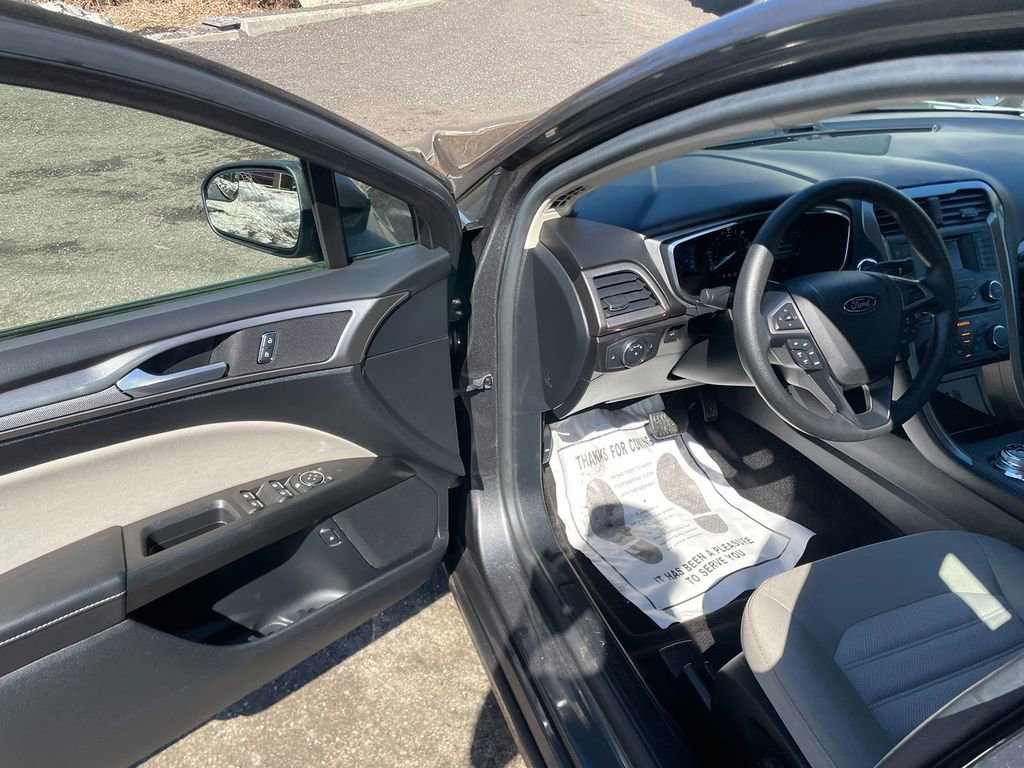 Used 2018 Ford Fusion S image 10