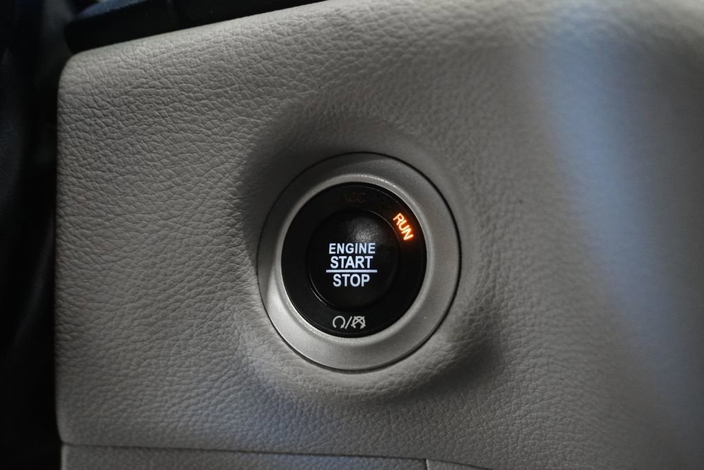 Certified 2024 Chrysler Pacifica Limited image 19