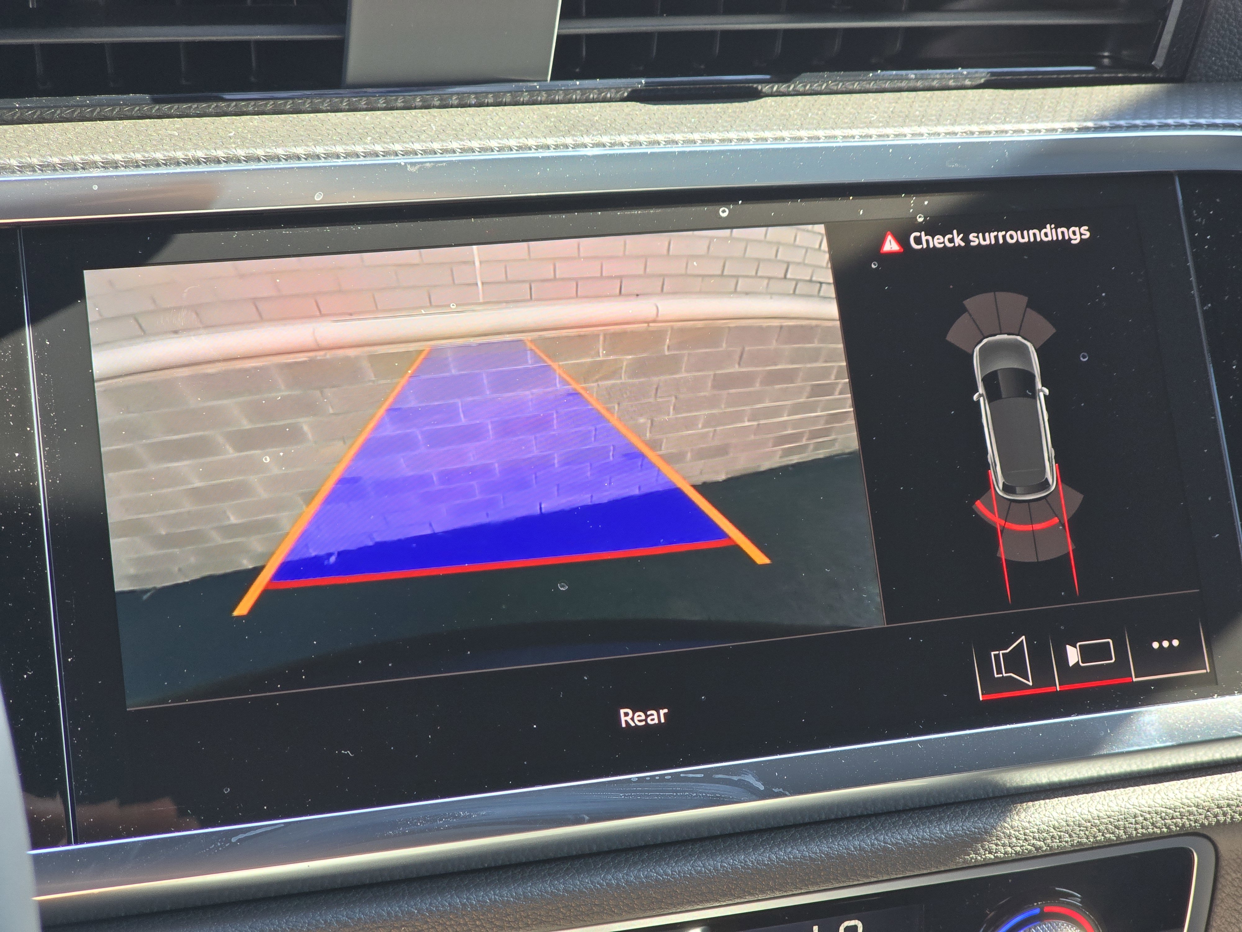 New 2025 Audi Q3 2.0T Premium image 4