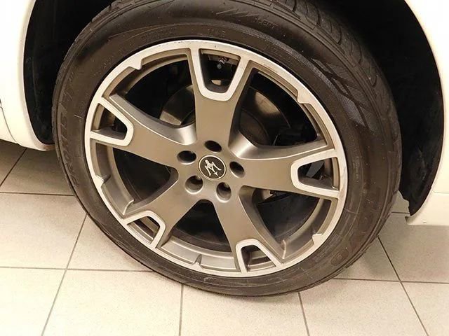 Used 2023 Maserati Levante Modena image 9